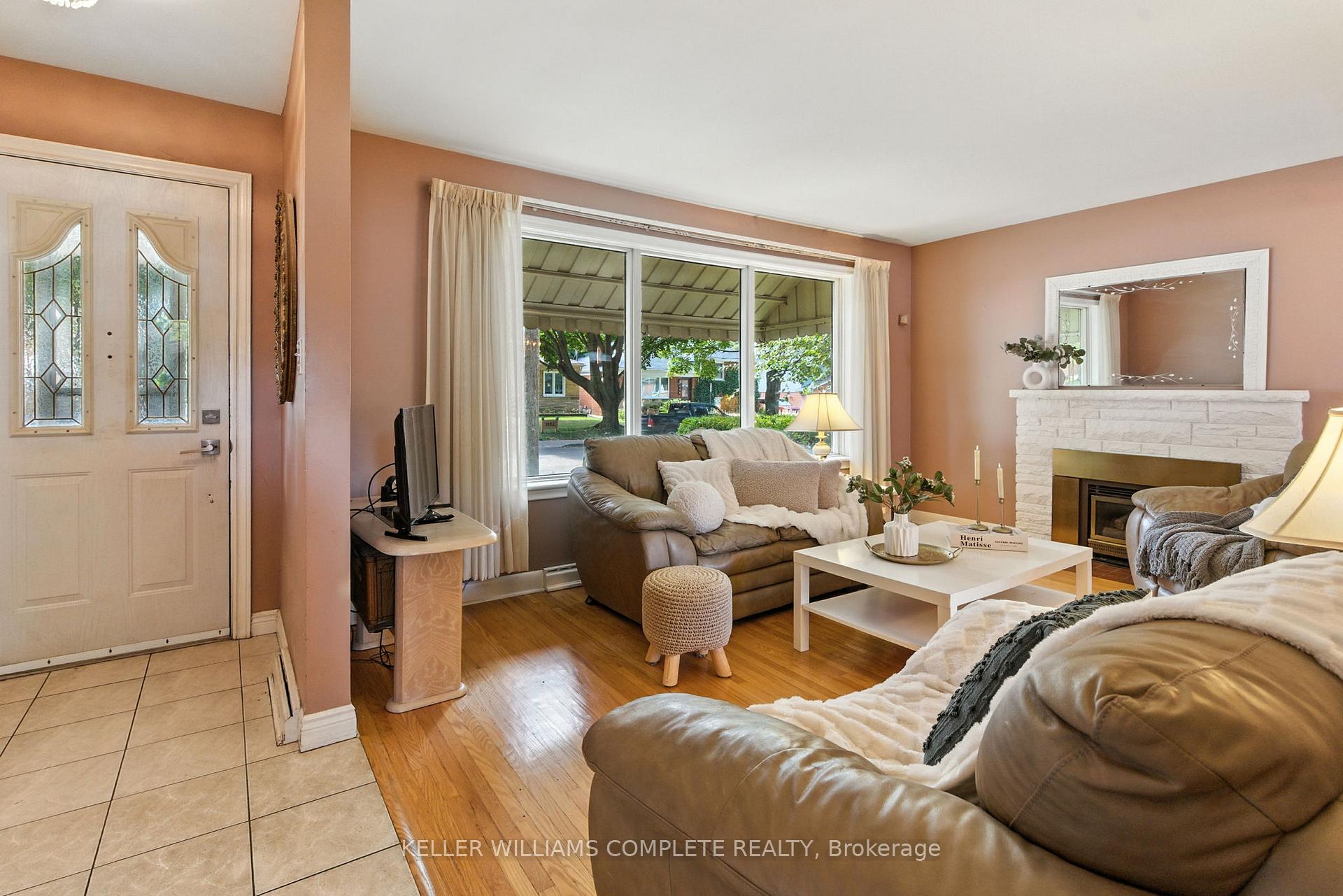 Photo 3 of 1001 Brucedale Avenue E, Hamilton, Sherwood — HOMEH