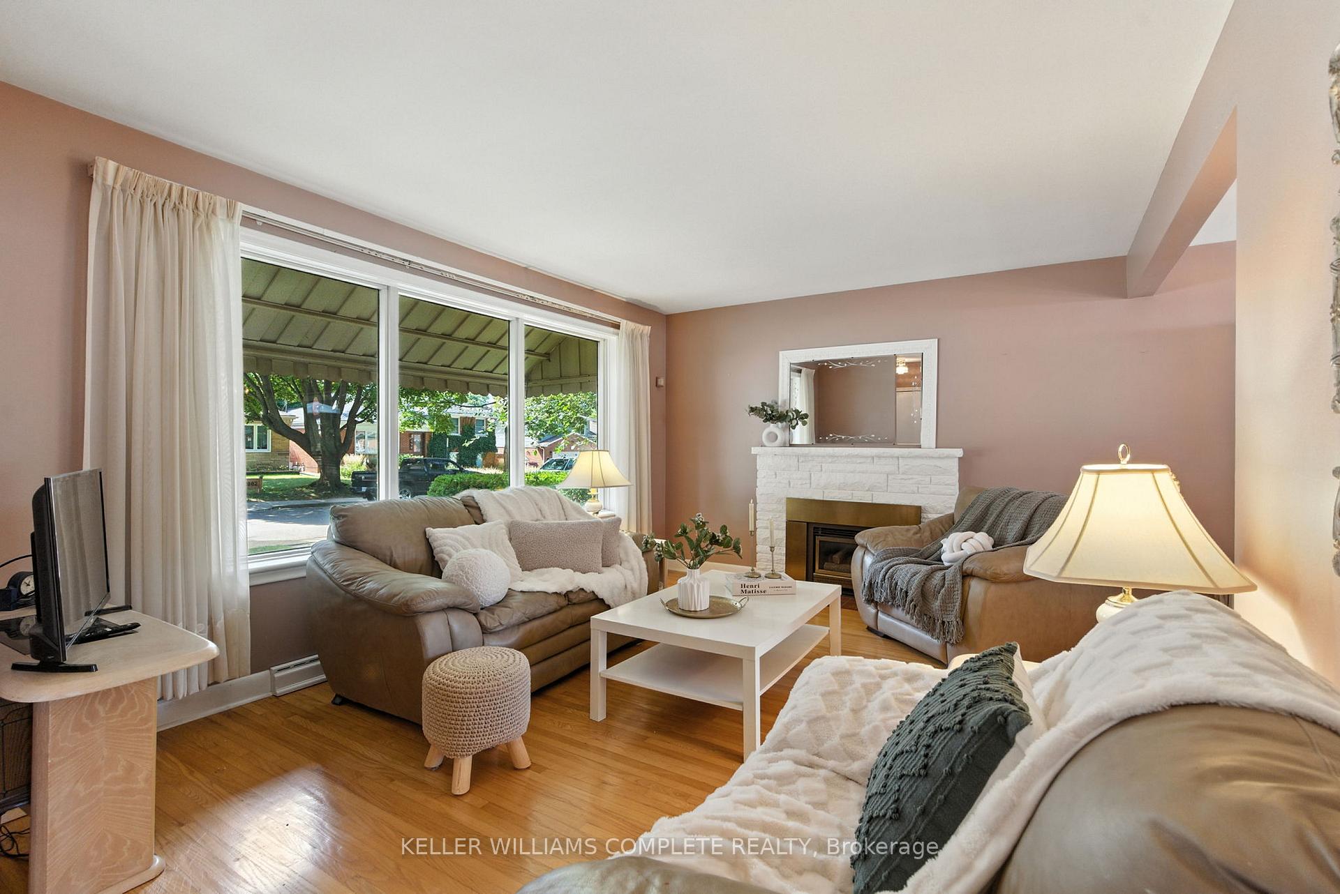 Photo 5 of 1001 Brucedale Avenue E, Hamilton, Sherwood — HOMEH