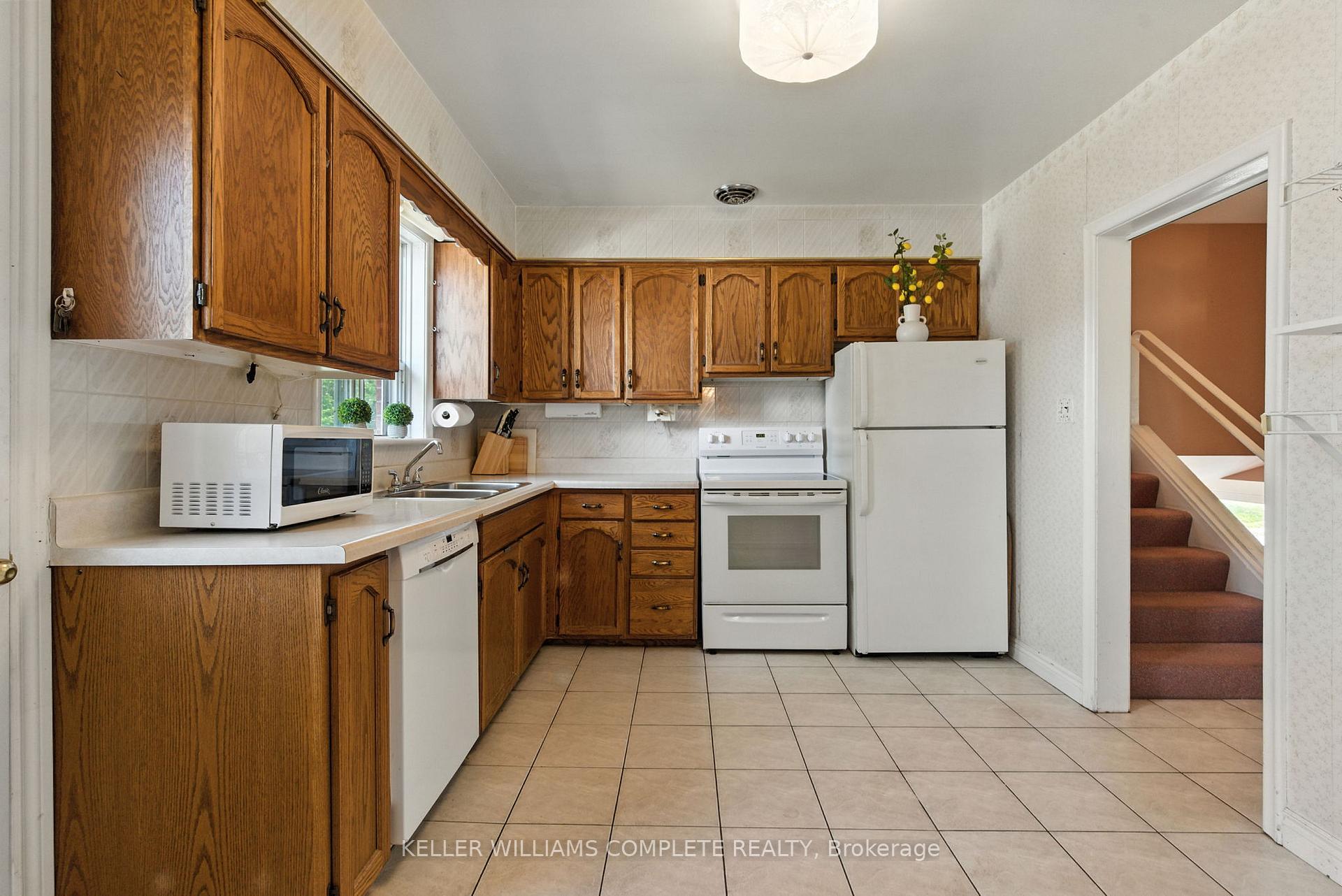 Photo 8 of 1001 Brucedale Avenue E, Hamilton, Sherwood — HOMEH