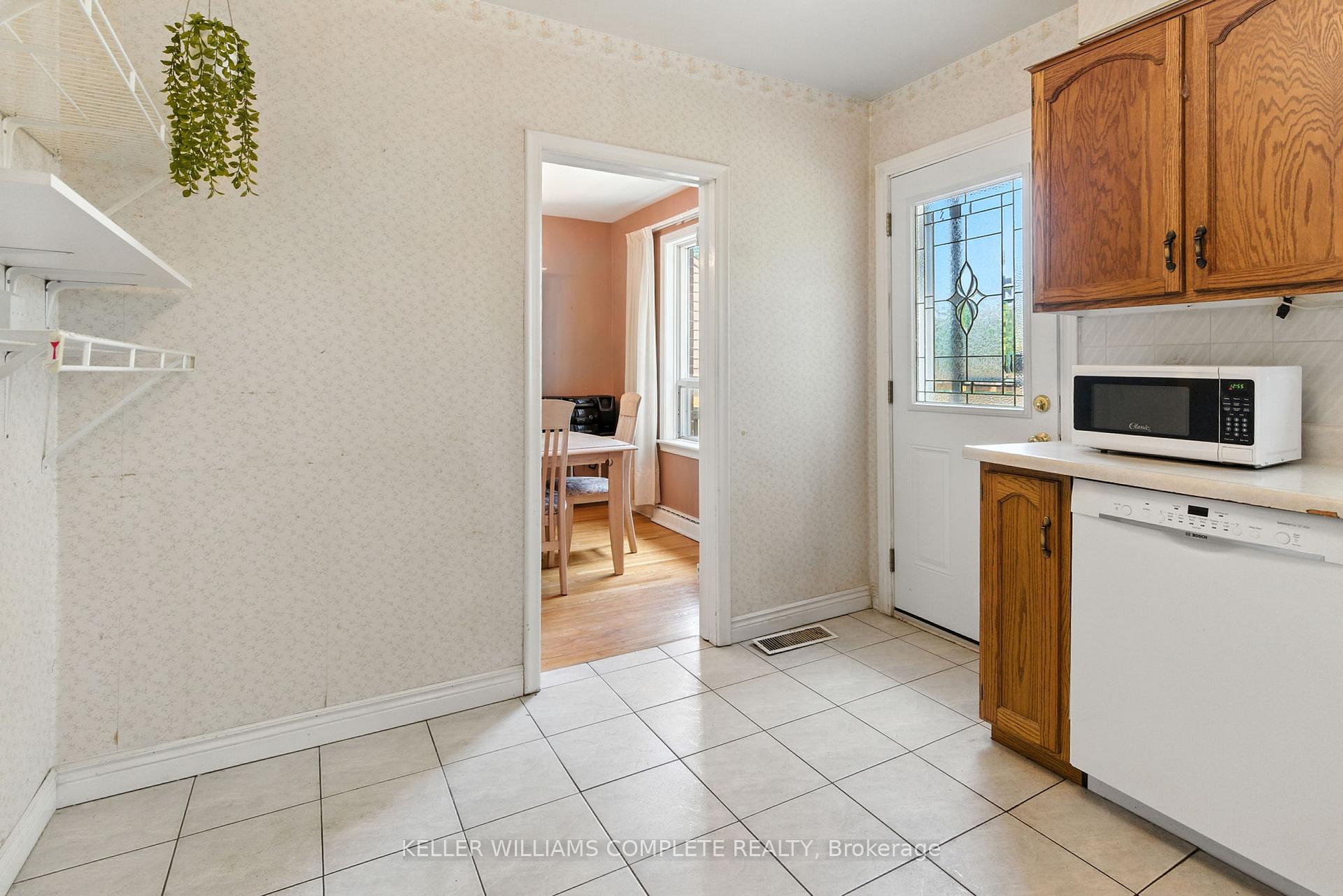 Photo 10 of 1001 Brucedale Avenue E, Hamilton, Sherwood — HOMEH