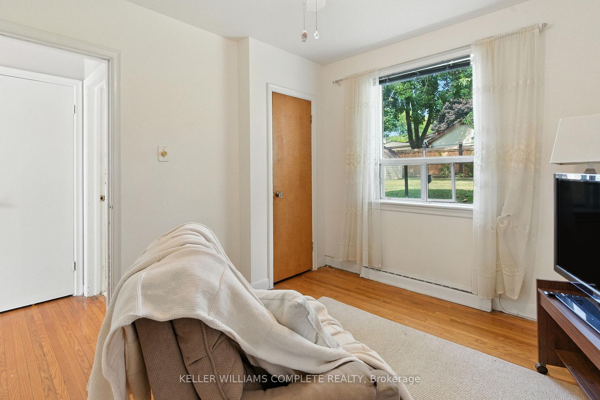 Photo 23 of 1001 Brucedale Avenue E, Hamilton, Sherwood — HOMEH