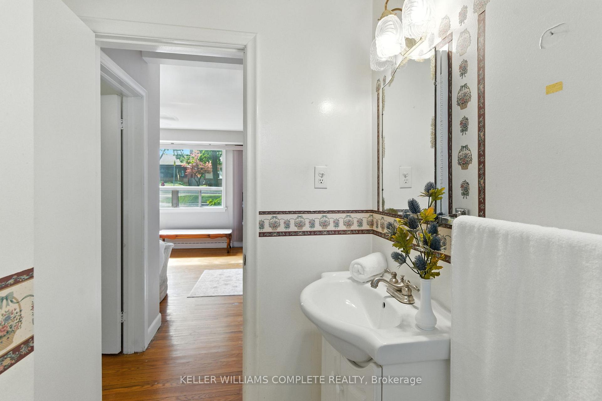 Photo 24 of 1001 Brucedale Avenue E, Hamilton, Sherwood — HOMEH