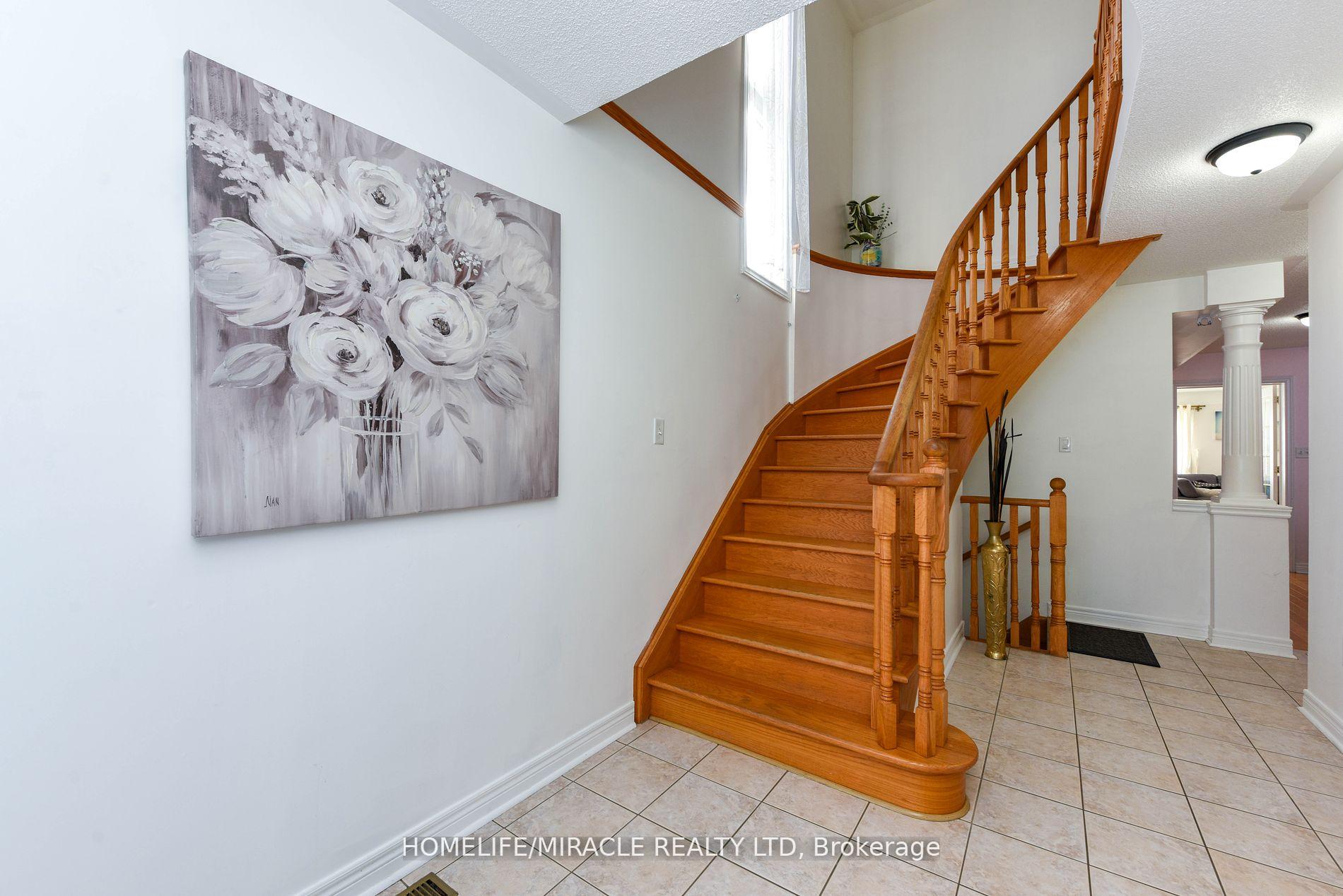 Photo 5 of 322 Ellwood Drive W, Caledon, Bolton West — HOMEH