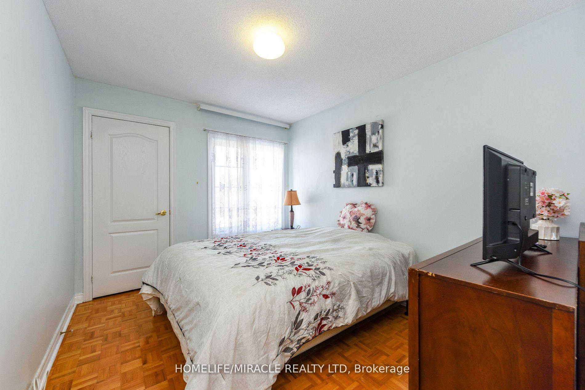 Photo 10 of 322 Ellwood Drive W, Caledon, Bolton West — HOMEH
