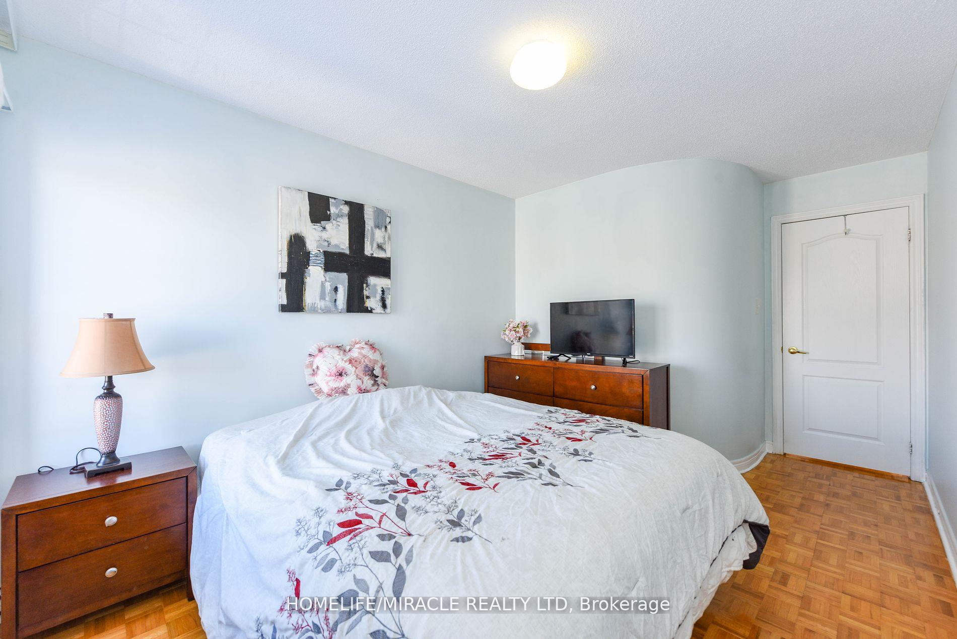 Photo 11 of 322 Ellwood Drive W, Caledon, Bolton West — HOMEH