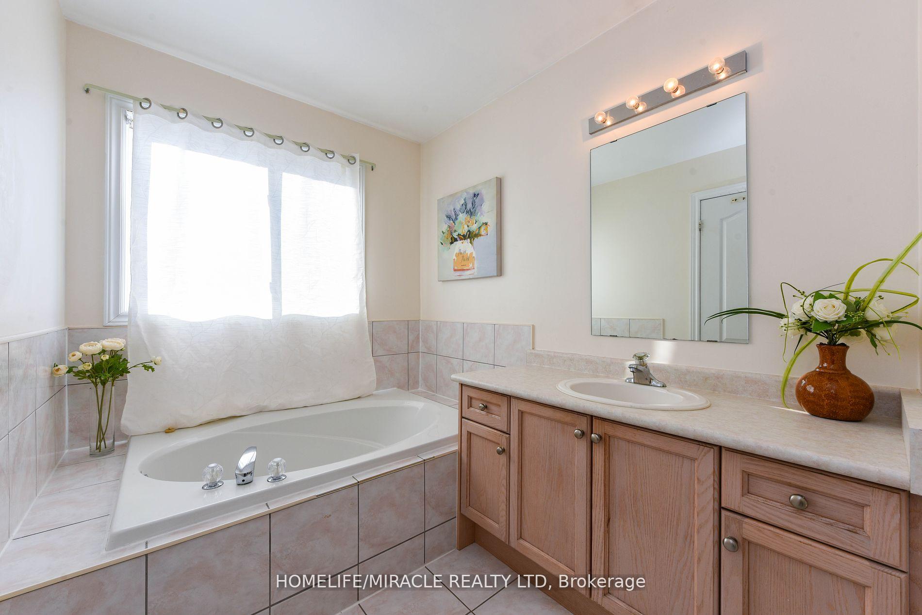 Photo 17 of 322 Ellwood Drive W, Caledon, Bolton West — HOMEH
