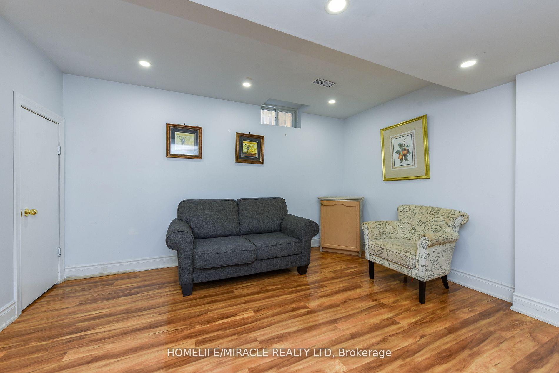 Photo 26 of 322 Ellwood Drive W, Caledon, Bolton West — HOMEH