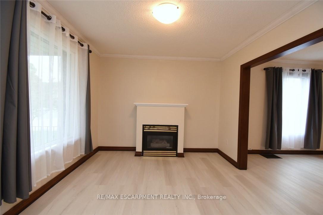 Photo 8 of 133 Fennell Avenue E, Hamilton, Centremount — HOMEH