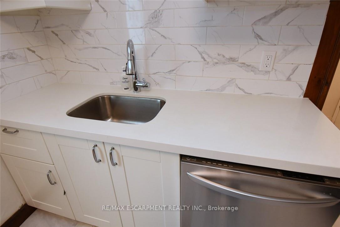 Photo 17 of 133 Fennell Avenue E, Hamilton, Centremount — HOMEH