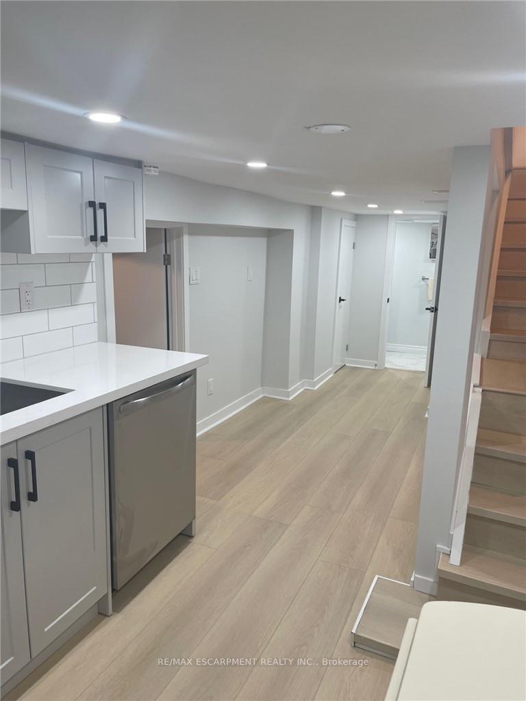 Photo 34 of 133 Fennell Avenue E, Hamilton, Centremount — HOMEH