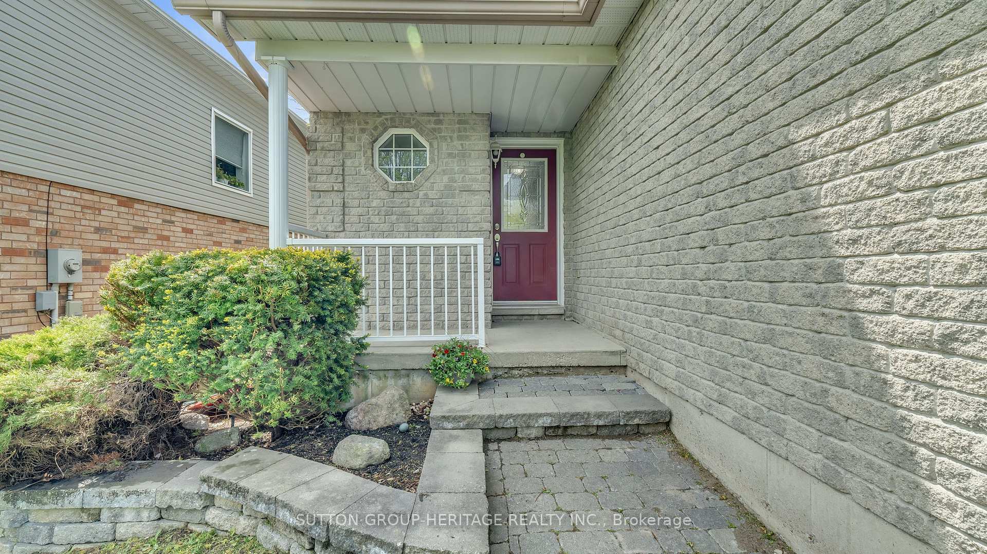 Photo 4 of 12 Cornish Drive, Clarington, Courtice — HOMEH