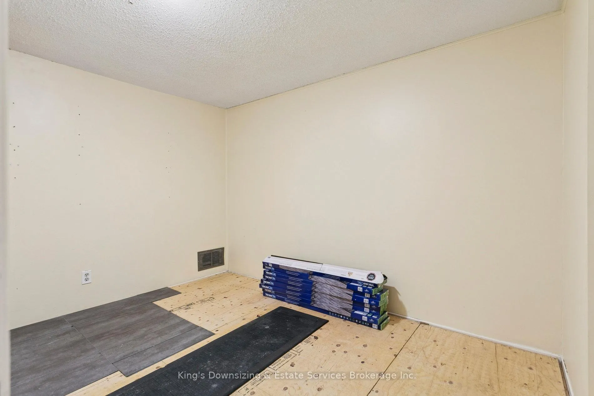 Photo 38 of 142 Lynbrook Drive, Hamilton, Rolston — HOMEH