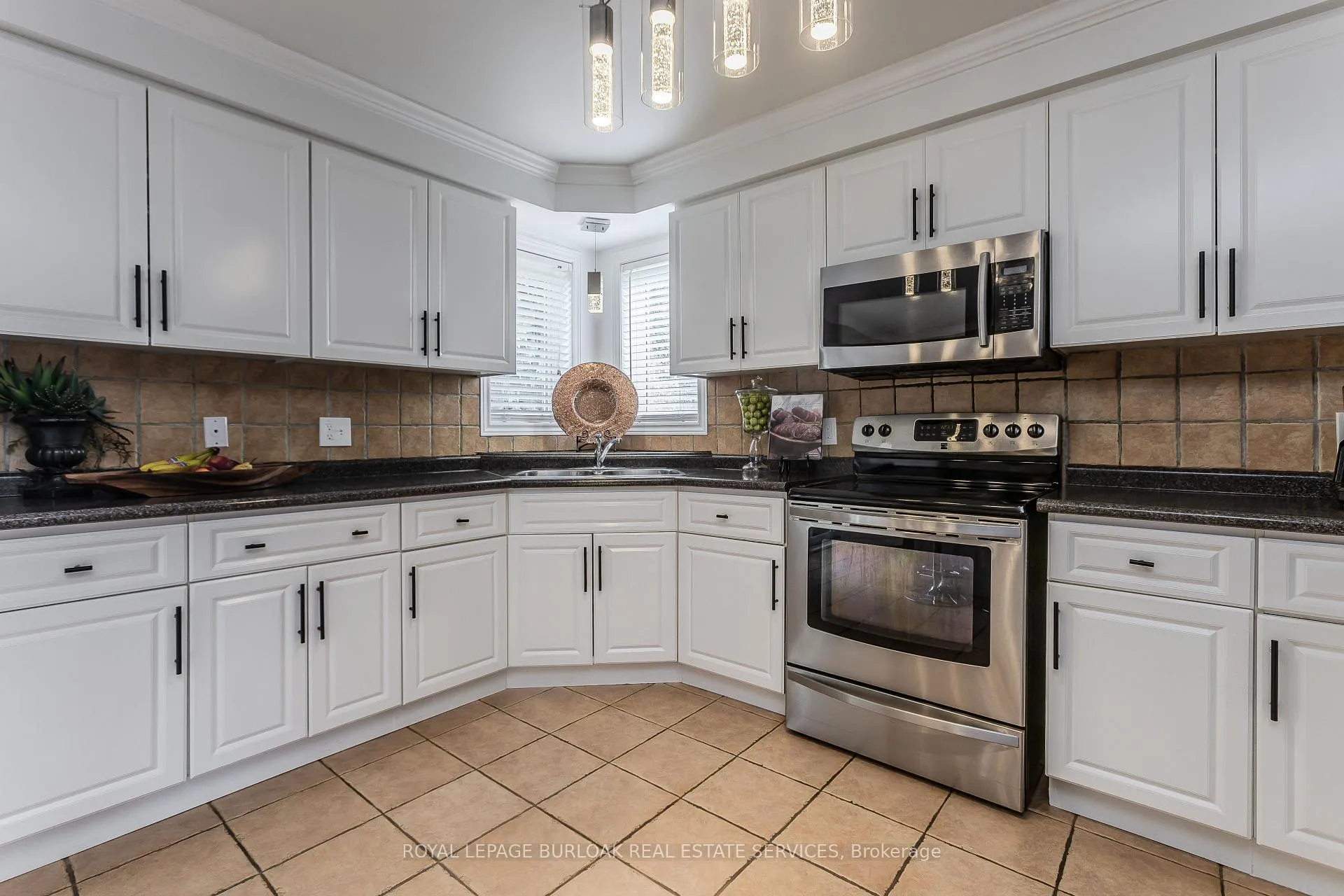 Photo 9 of 26 Grassyplain Drive, Hamilton, Villages of Glancaster — HOMEH