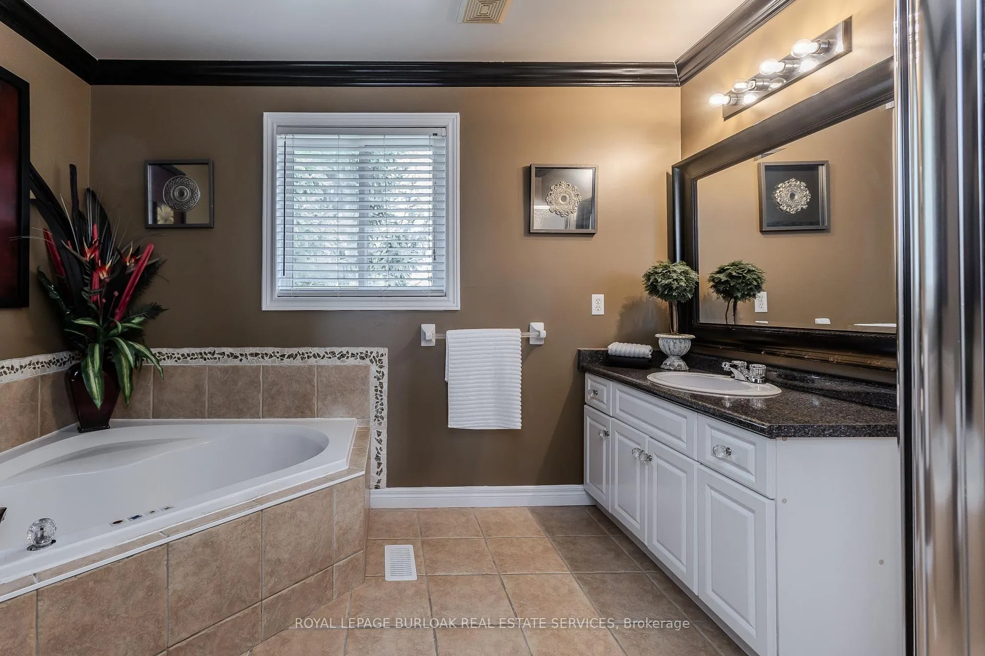 Photo 22 of 26 Grassyplain Drive, Hamilton, Villages of Glancaster — HOMEH