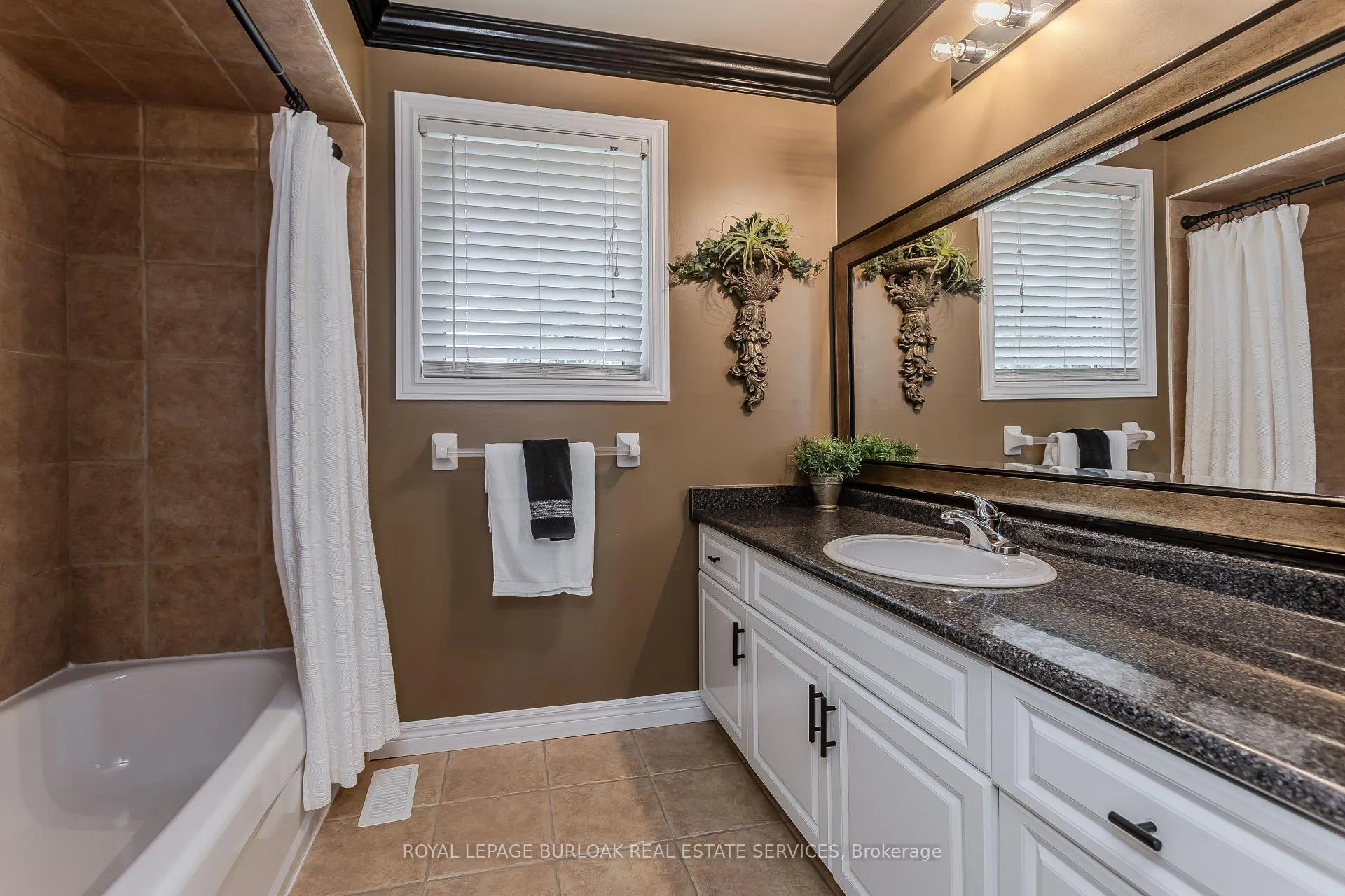 Photo 27 of 26 Grassyplain Drive, Hamilton, Villages of Glancaster — HOMEH