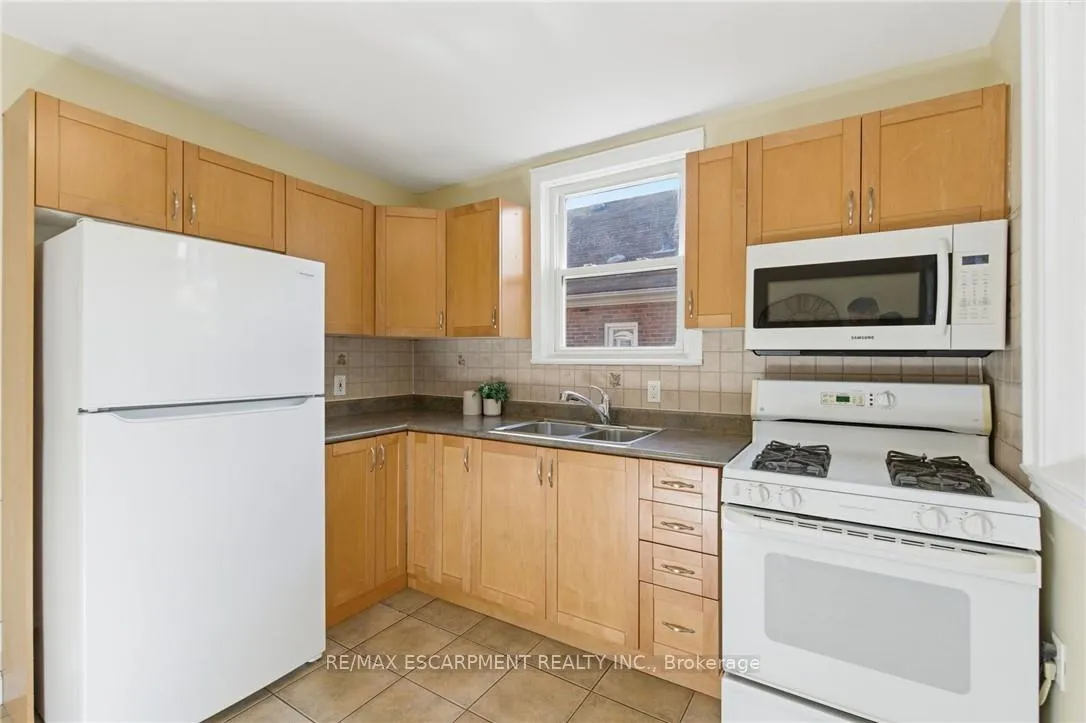 Photo 11 of 76 East 15th Street, Hamilton, Inch Park — HOMEH