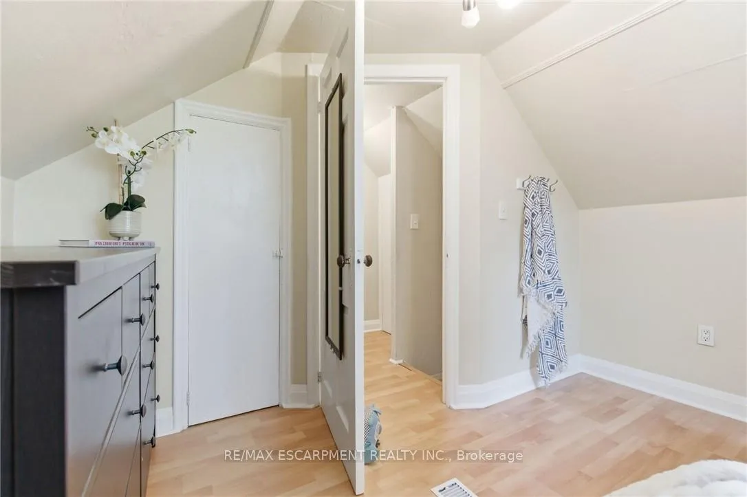 Photo 15 of 76 East 15th Street, Hamilton, Inch Park — HOMEH