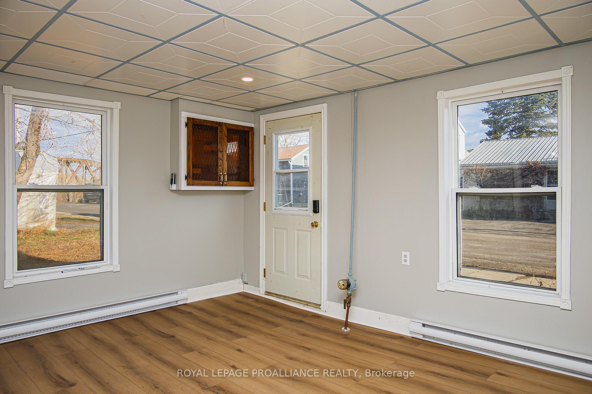 Photo 5 of 20 Jones Street, Belleville, Belleville Ward — HOMEH