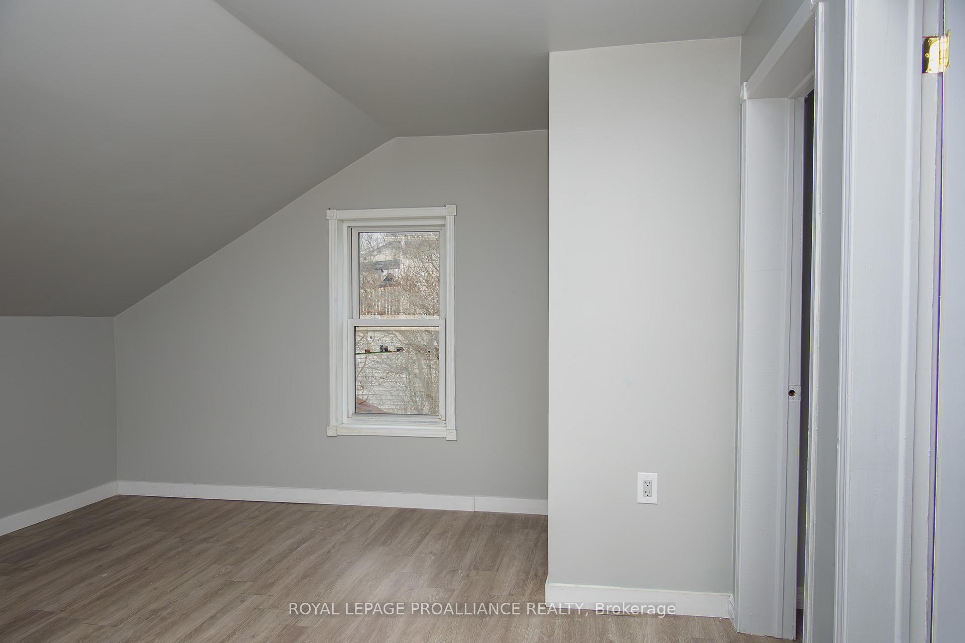 Photo 12 of 20 Jones Street, Belleville, Belleville Ward — HOMEH