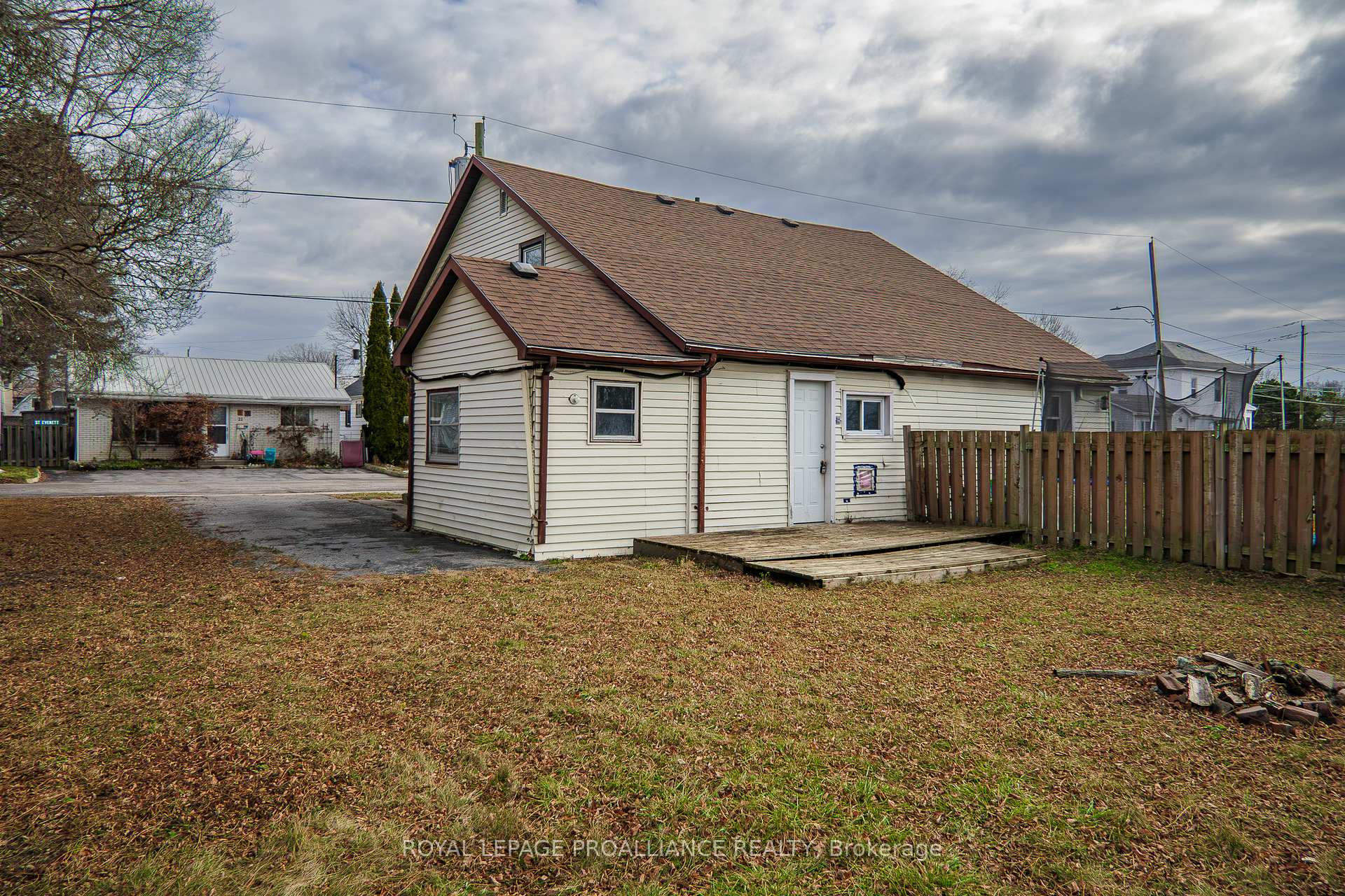 Photo 19 of 20 Jones Street, Belleville, Belleville Ward — HOMEH