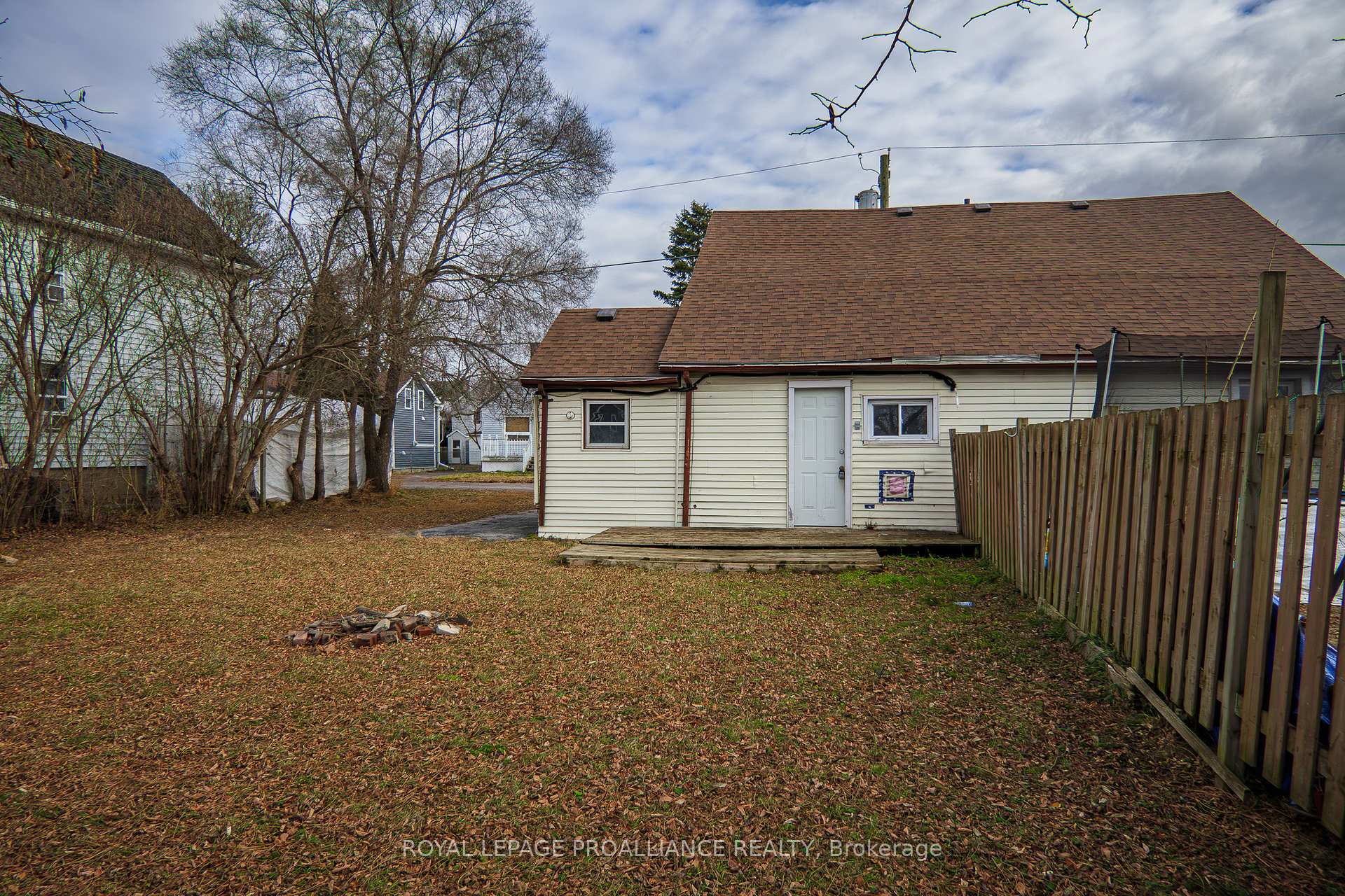 Photo 21 of 20 Jones Street, Belleville, Belleville Ward — HOMEH