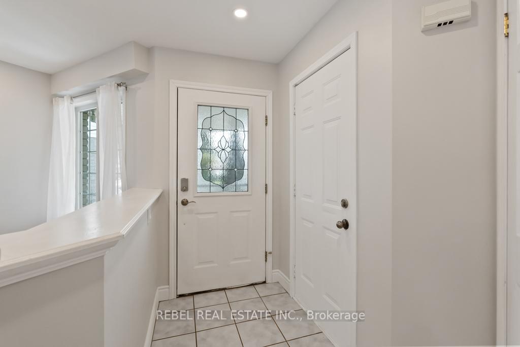 Photo 4 of 132 Wade Square, Clarington, Courtice — HOMEH
