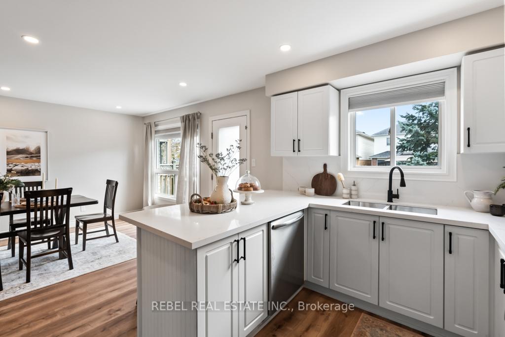 Photo 16 of 132 Wade Square, Clarington, Courtice — HOMEH