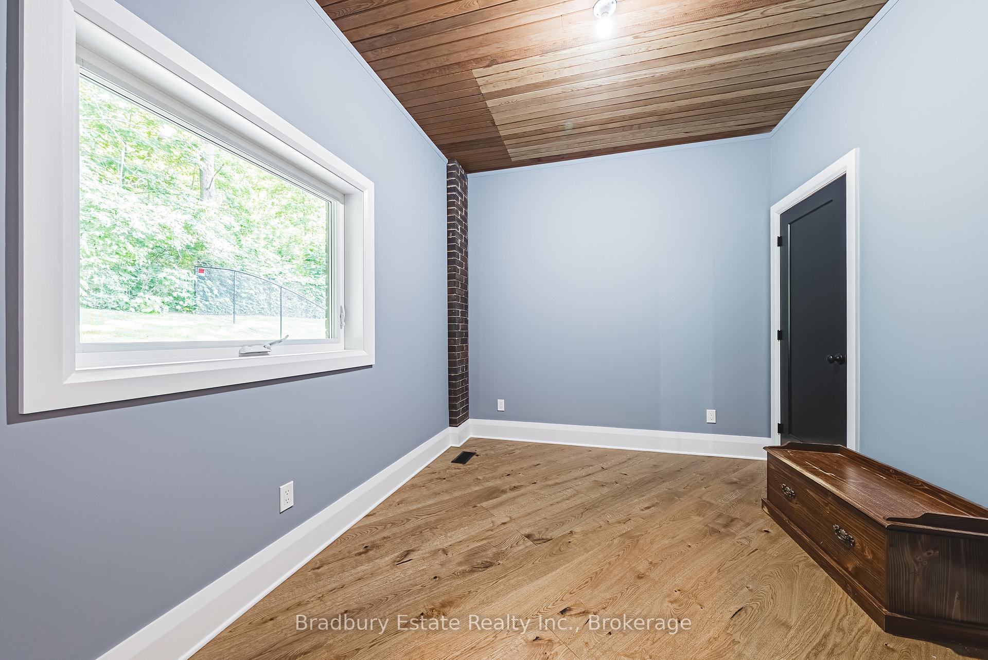 Photo 1 of 128 Bunker Hill Drive, Hamilton, Vincent — HOMEH
