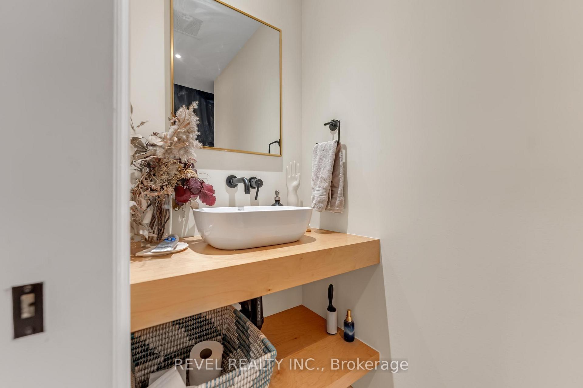 Photo 14 of 483 King William Street, Hamilton, Landsdale — HOMEH