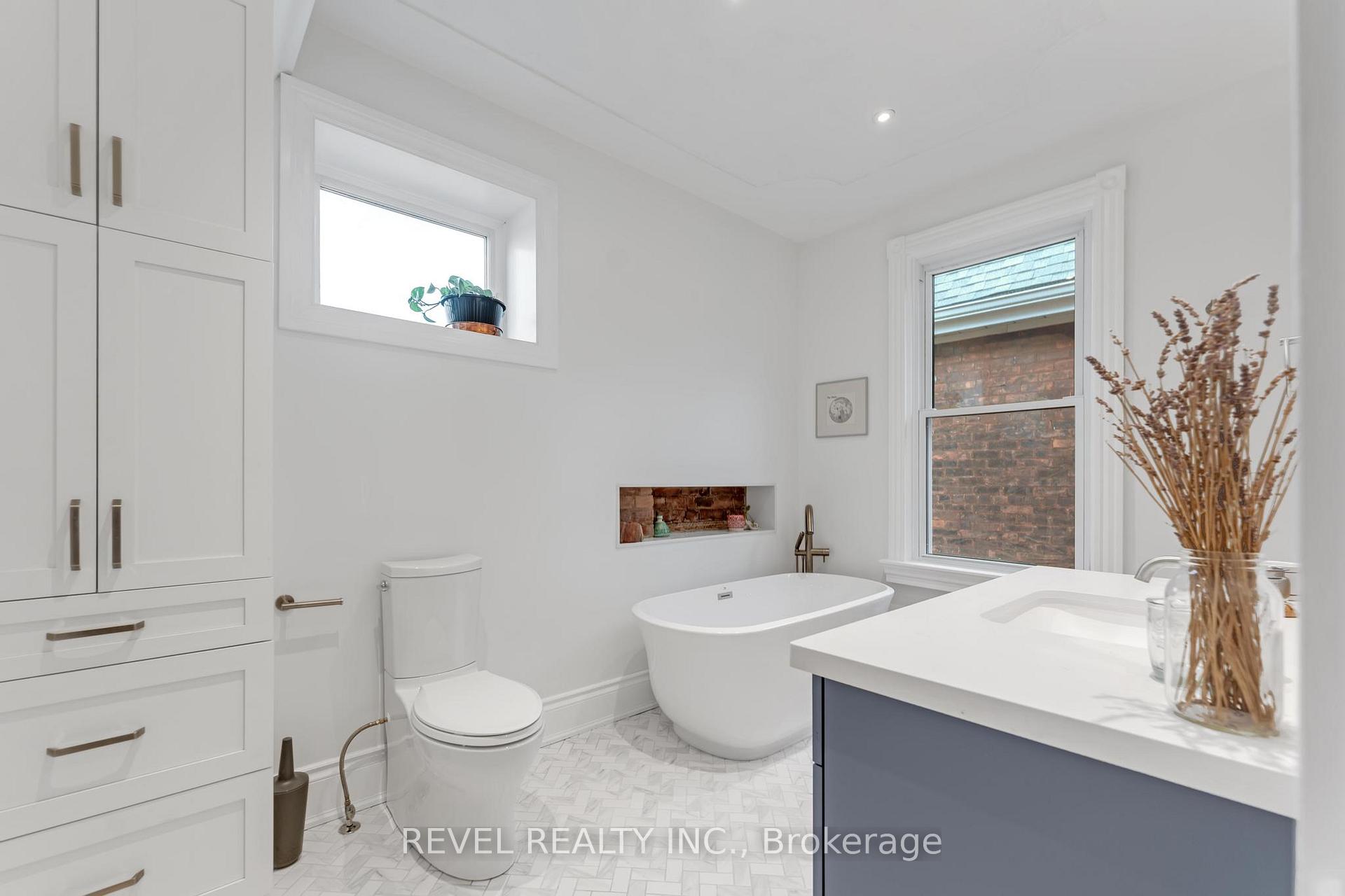 Photo 16 of 483 King William Street, Hamilton, Landsdale — HOMEH