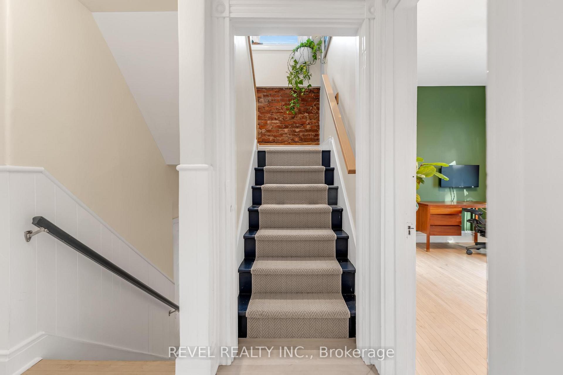 Photo 21 of 483 King William Street, Hamilton, Landsdale — HOMEH