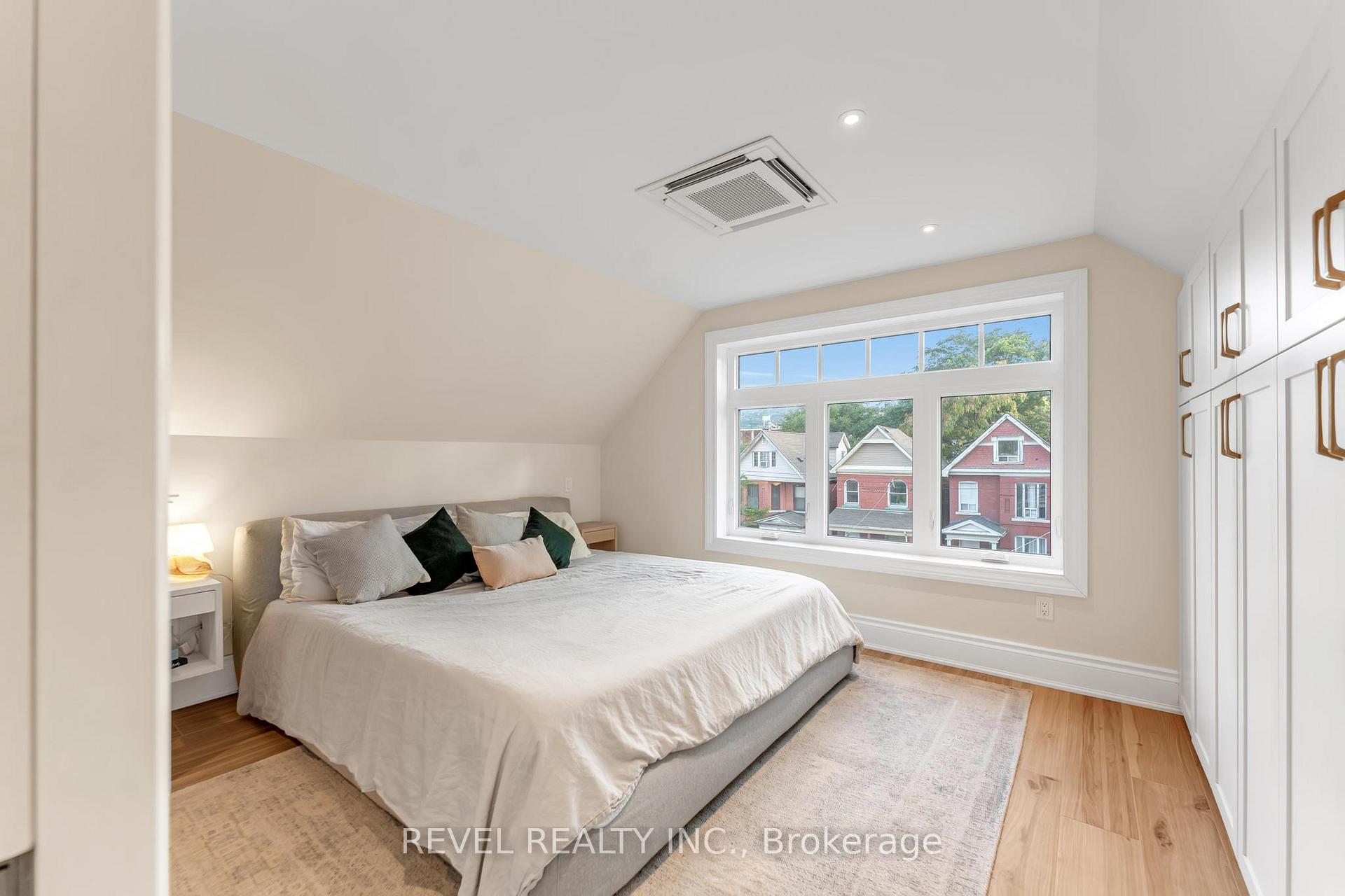 Photo 29 of 483 King William Street, Hamilton, Landsdale — HOMEH