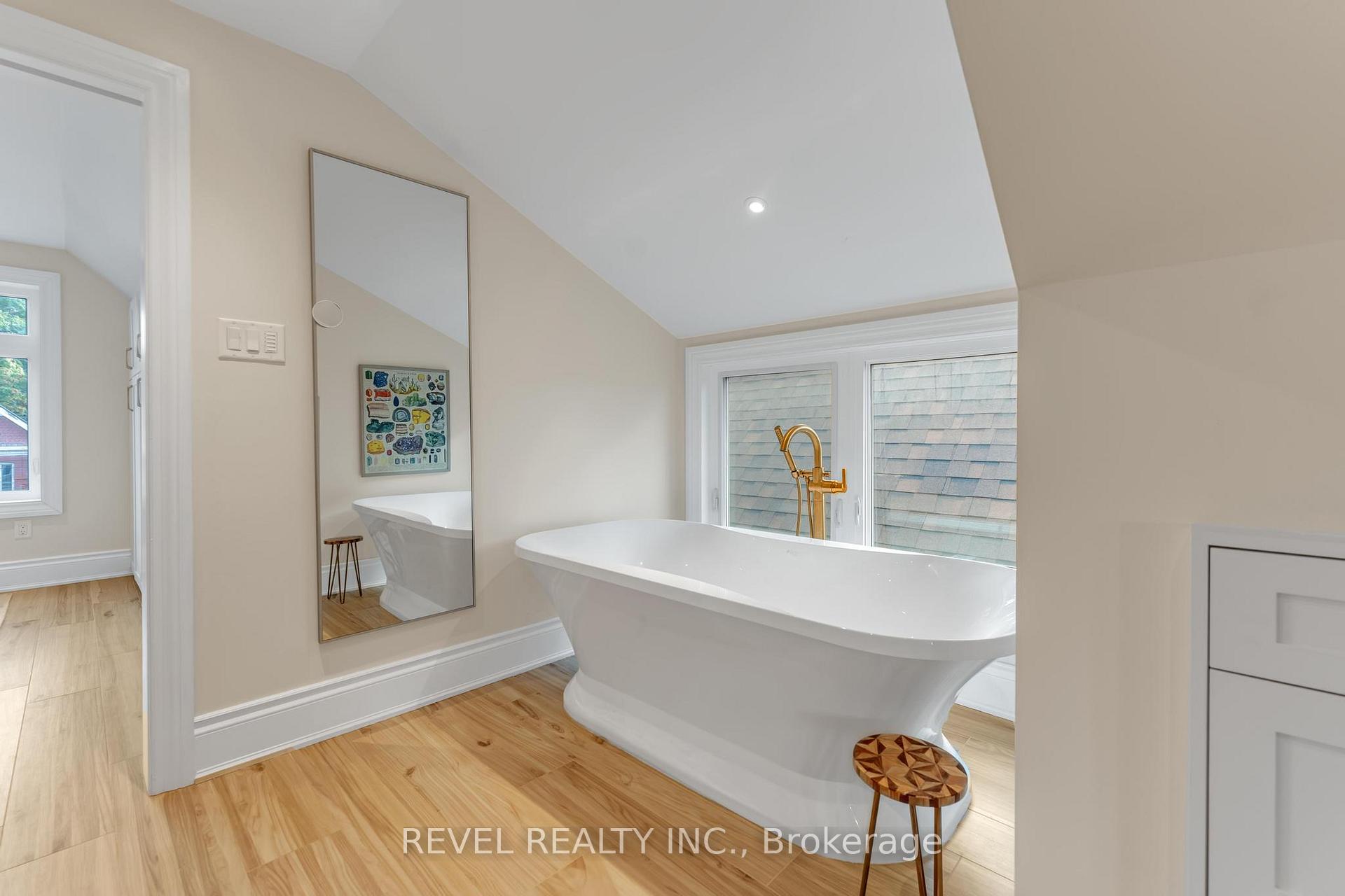 Photo 31 of 483 King William Street, Hamilton, Landsdale — HOMEH