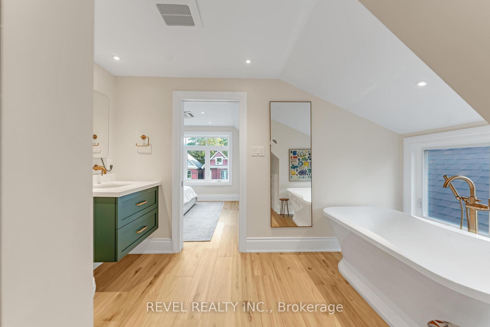 Photo 32 of 483 King William Street, Hamilton, Landsdale — HOMEH