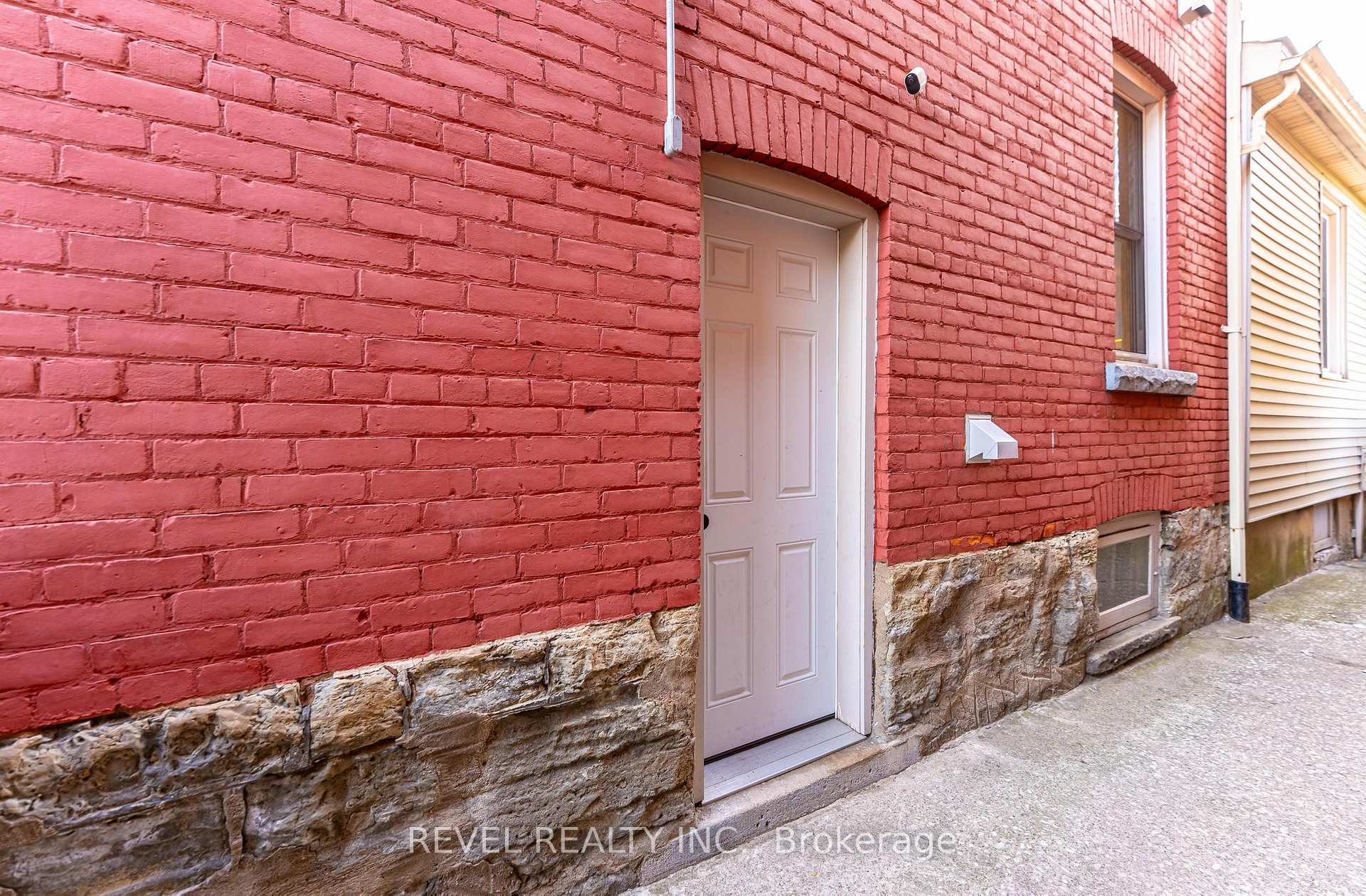 Photo 33 of 483 King William Street, Hamilton, Landsdale — HOMEH