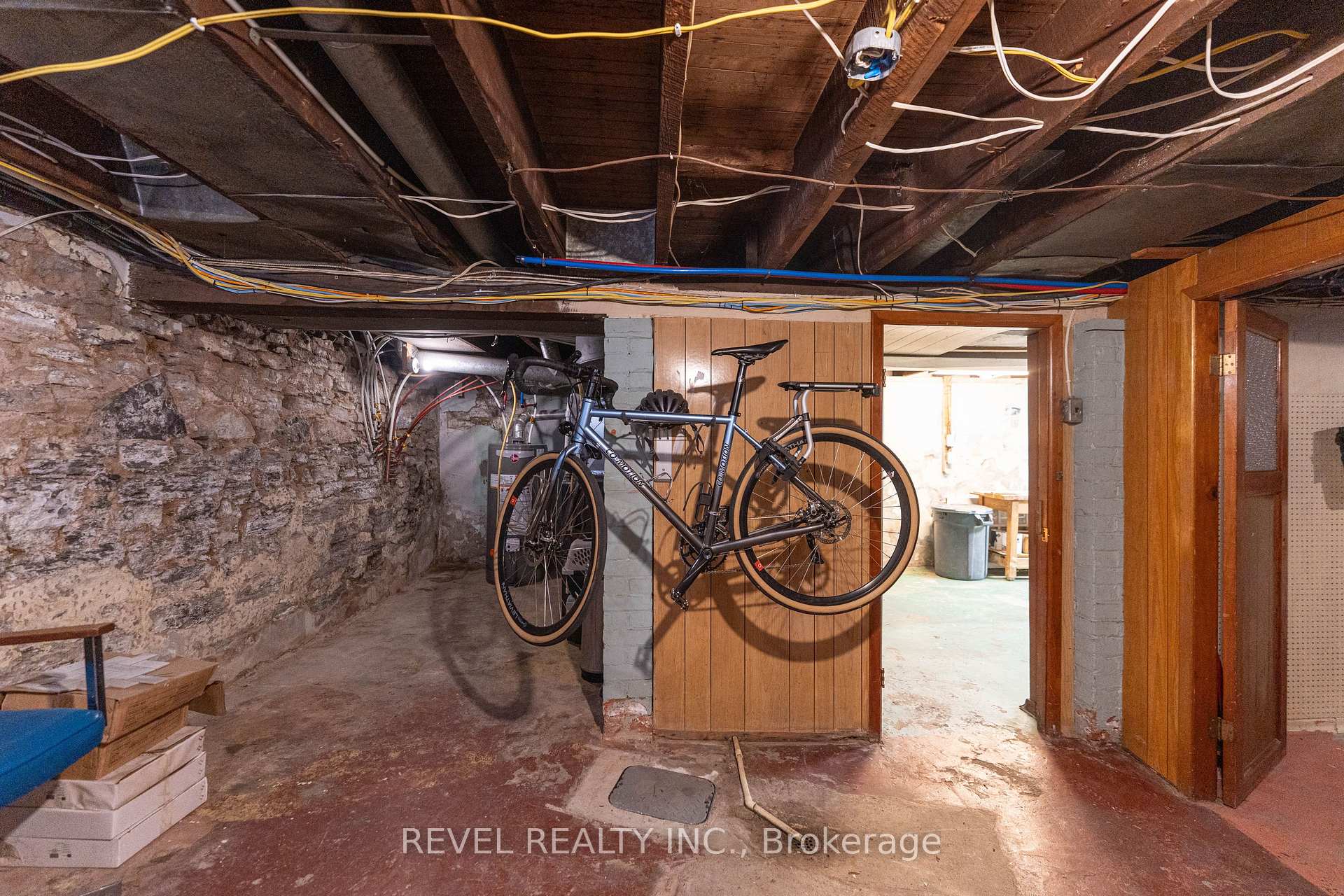 Photo 40 of 483 King William Street, Hamilton, Landsdale — HOMEH