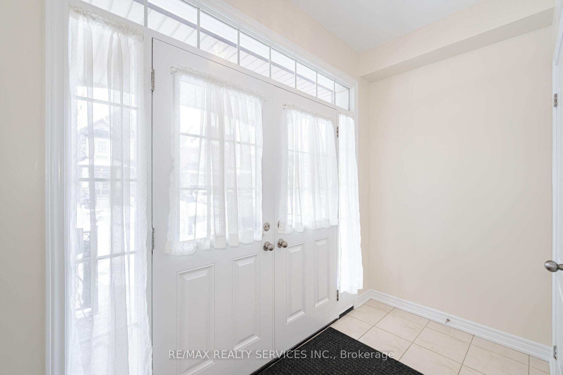 Photo 3 of 73 Stowmarket Street, Caledon, Rural Caledon — HOMEH