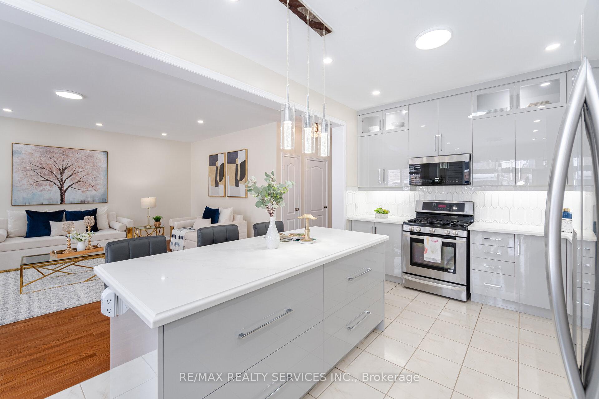 Photo 13 of 73 Stowmarket Street, Caledon, Rural Caledon — HOMEH