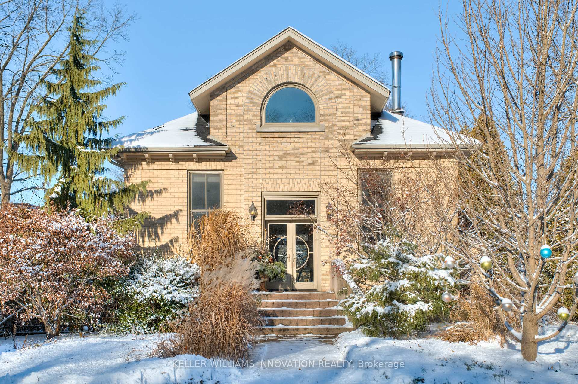 Front of 27 Forbes Avenue W