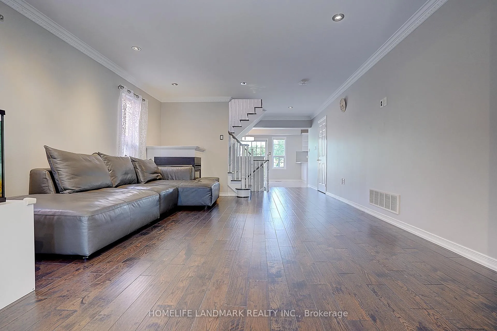 Photo 4 of 47 Wallwark Street, Aurora, Bayview Northeast — HOMEH