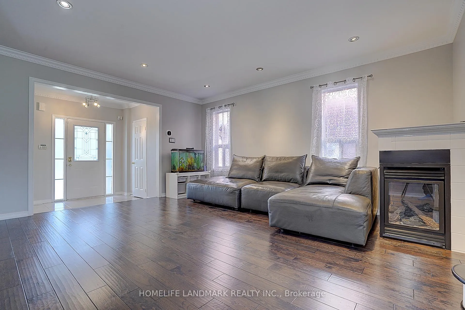 Photo 5 of 47 Wallwark Street, Aurora, Bayview Northeast — HOMEH
