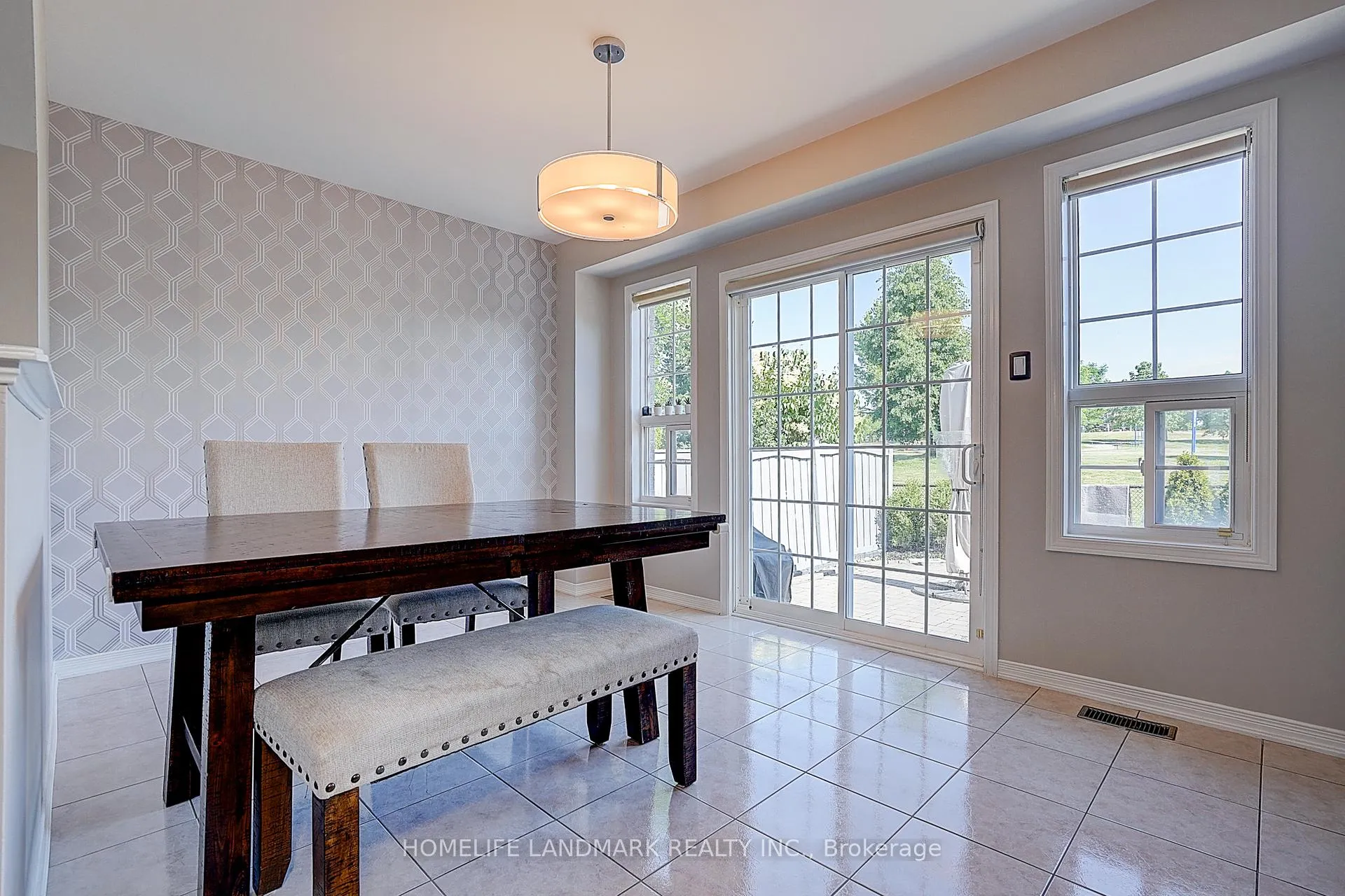 Photo 8 of 47 Wallwark Street, Aurora, Bayview Northeast — HOMEH