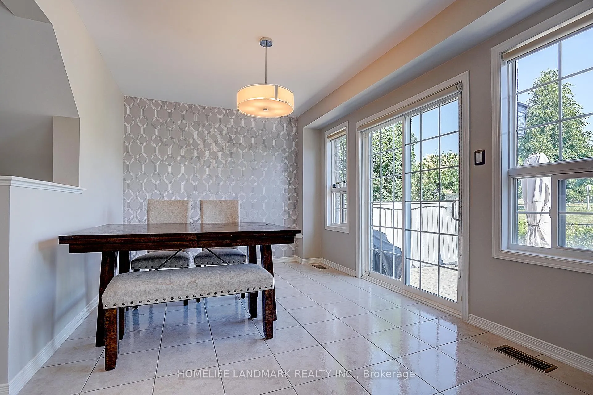 Photo 9 of 47 Wallwark Street, Aurora, Bayview Northeast — HOMEH