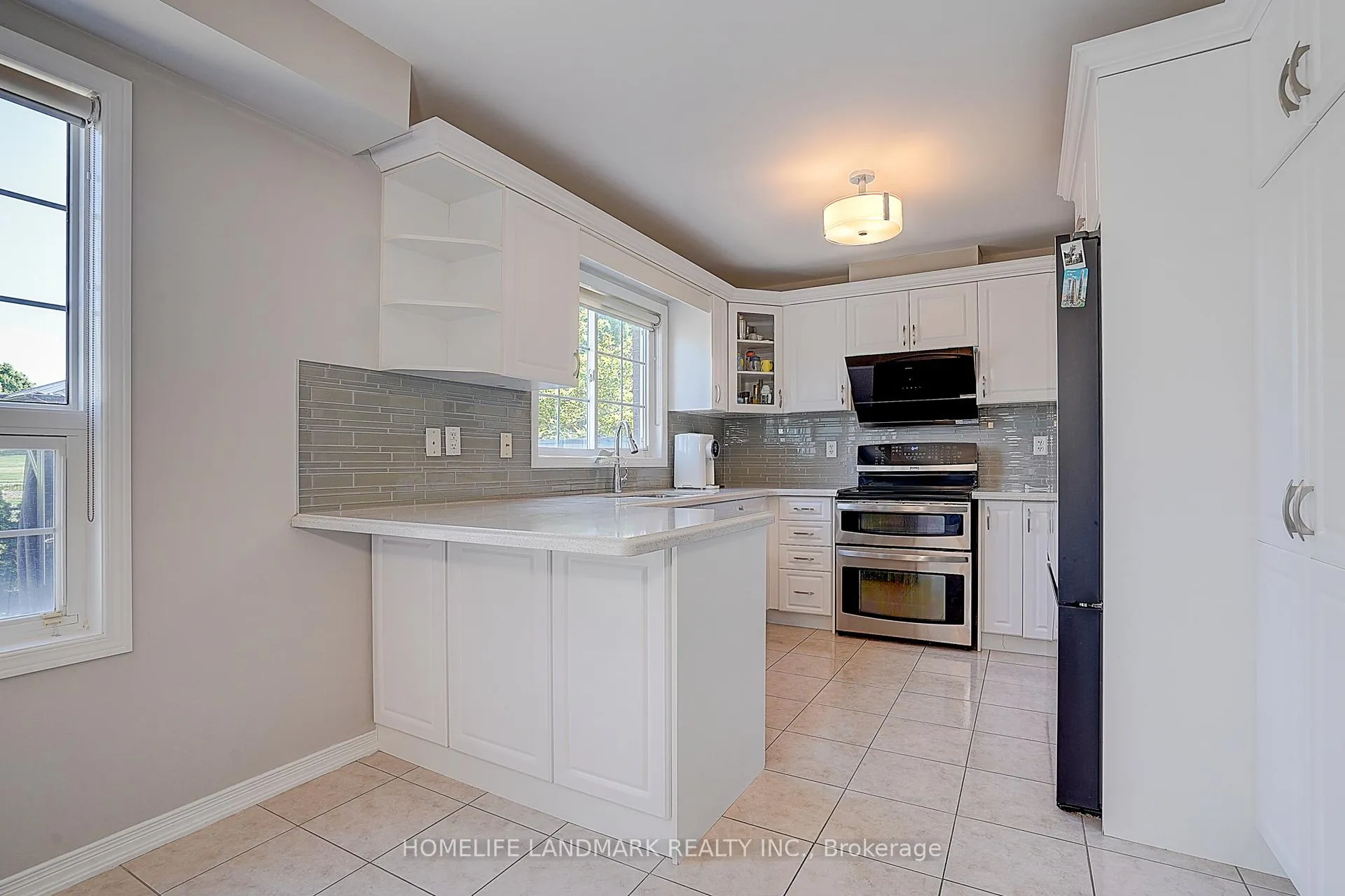 Photo 10 of 47 Wallwark Street, Aurora, Bayview Northeast — HOMEH