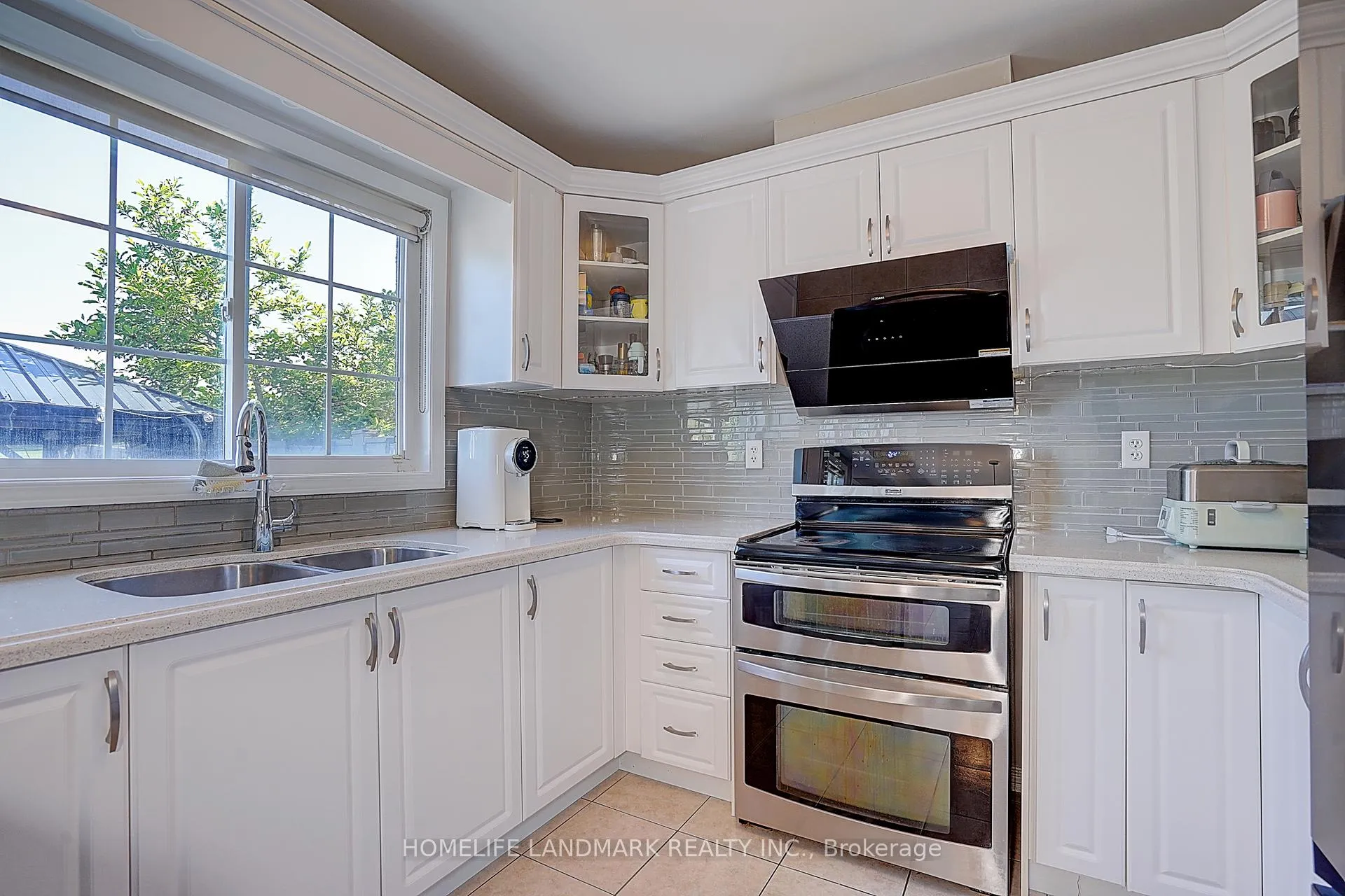 Photo 13 of 47 Wallwark Street, Aurora, Bayview Northeast — HOMEH