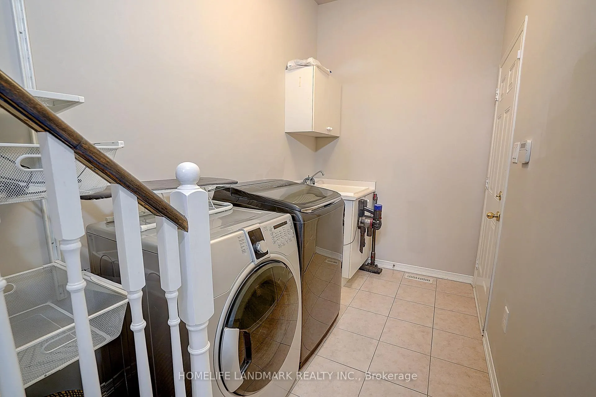 Photo 15 of 47 Wallwark Street, Aurora, Bayview Northeast — HOMEH