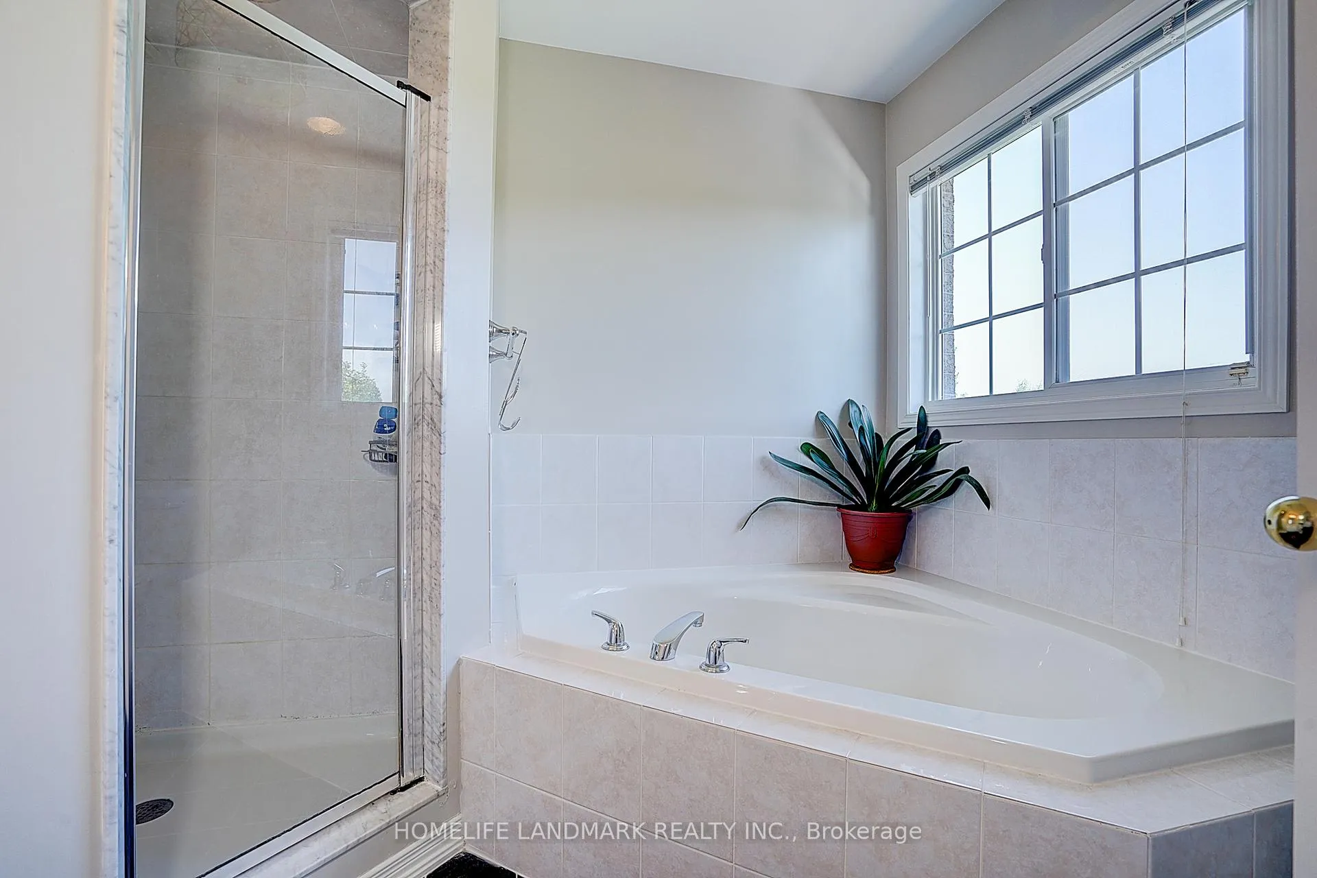Photo 21 of 47 Wallwark Street, Aurora, Bayview Northeast — HOMEH