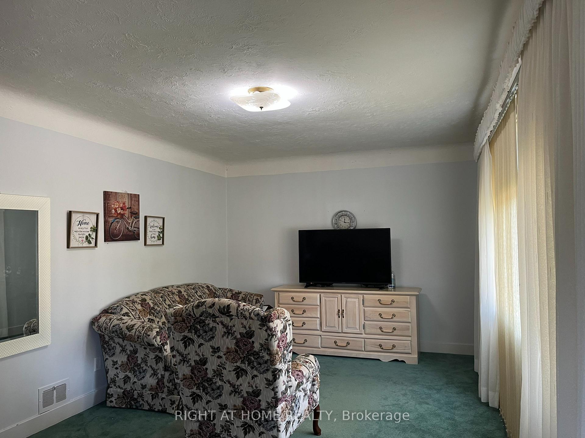 Photo 4 of 505 Speedvale Avenue E, Guelph, Victoria North — HOMEH