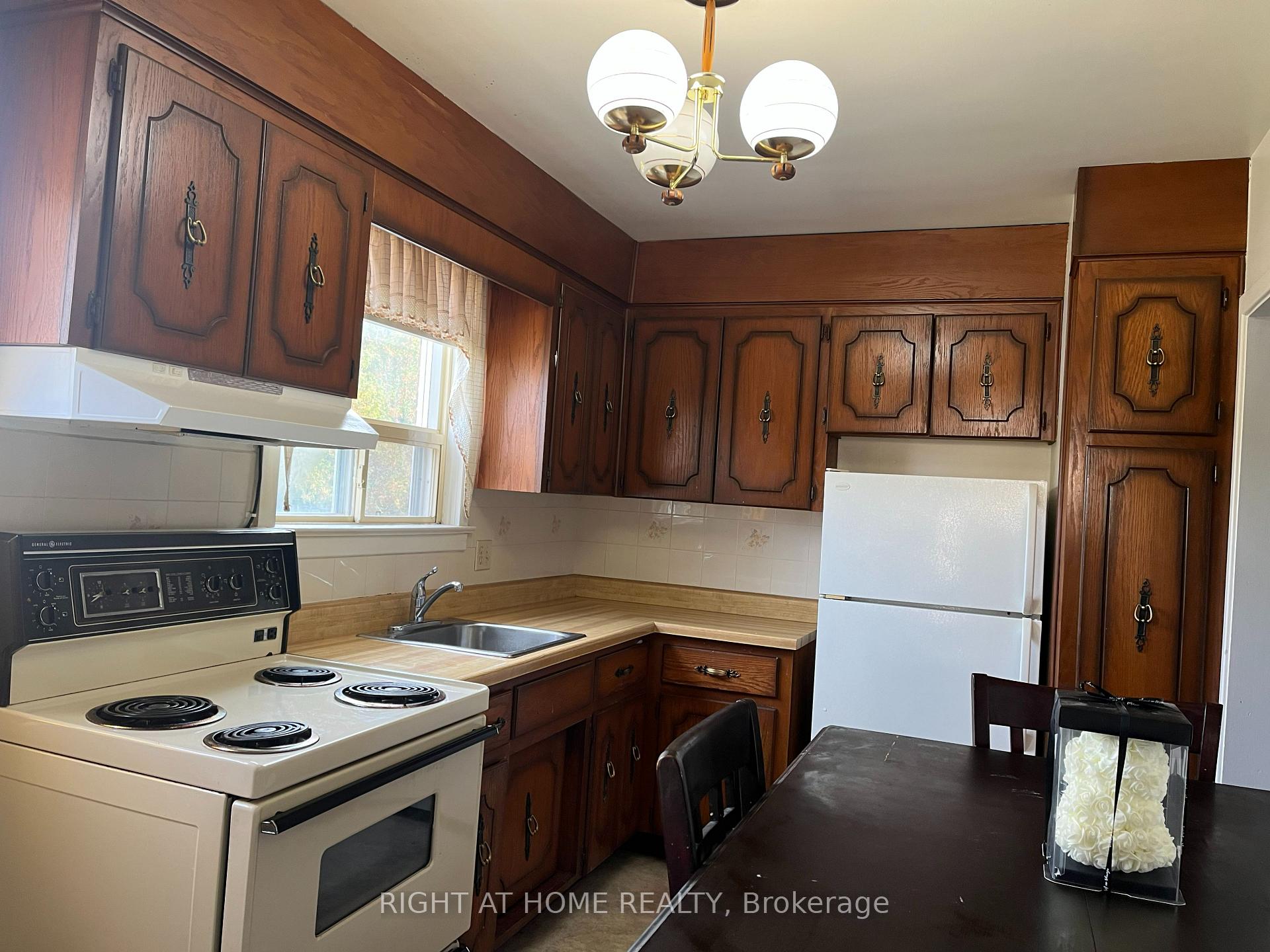Photo 6 of 505 Speedvale Avenue E, Guelph, Victoria North — HOMEH