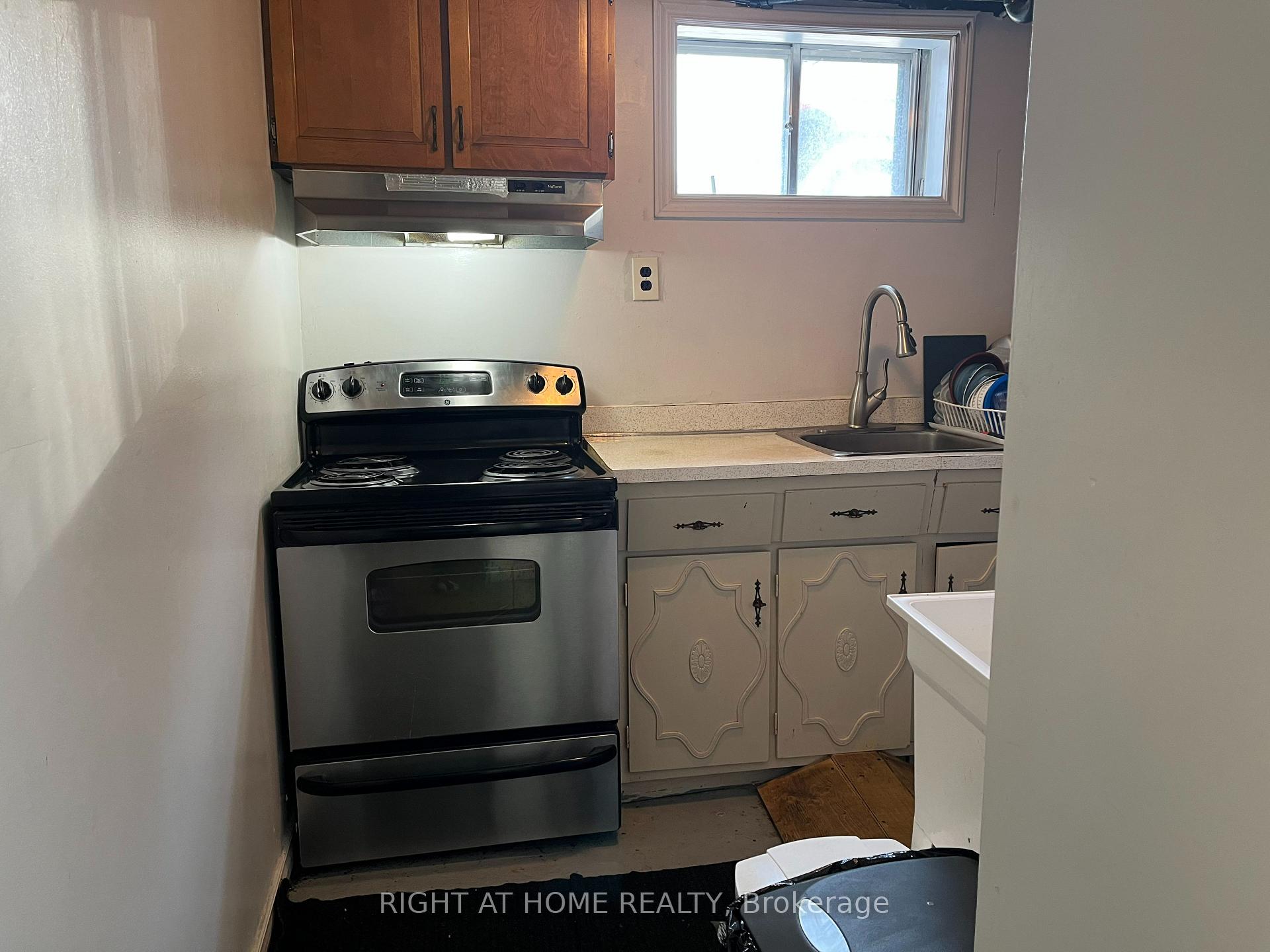 Photo 13 of 505 Speedvale Avenue E, Guelph, Victoria North — HOMEH